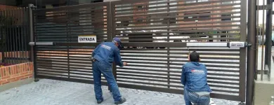 La imagen 7 de la Empresa SEGUTRONIX PUERTAS AUTOMATICAS en Bogota DC