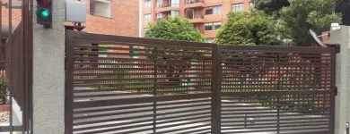 La imagen 10 de la Empresa SEGUTRONIX PUERTAS AUTOMATICAS en Bogota DC