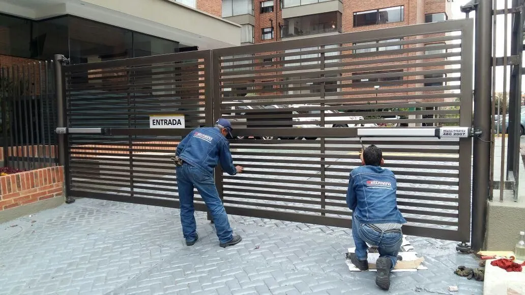 La imagen 7 de la Empresa SEGUTRONIX PUERTAS AUTOMATICAS
