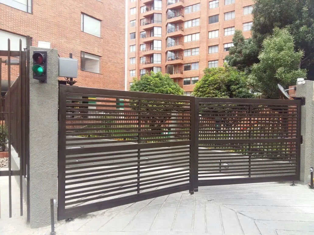 La imagen 10 de la Empresa SEGUTRONIX PUERTAS AUTOMATICAS