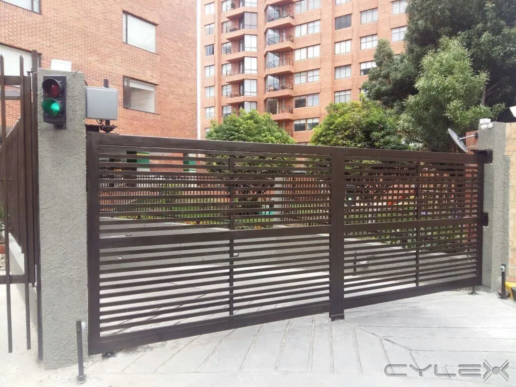 La imagen 17 de la Empresa SEGUTRONIX PUERTAS AUTOMATICAS