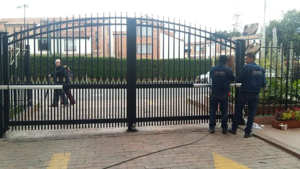 La imagen 5 de la Empresa SEGUTRONIX PUERTAS AUTOMATICAS