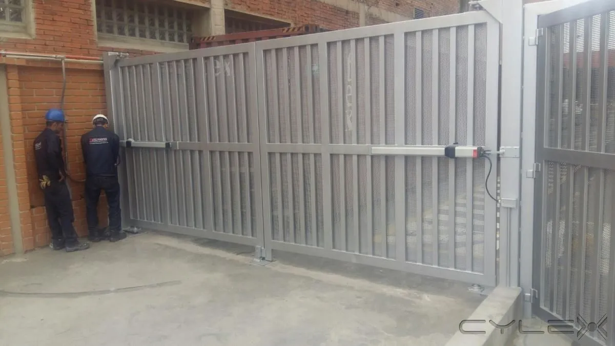 La imagen 15 de la Empresa SEGUTRONIX PUERTAS AUTOMATICAS