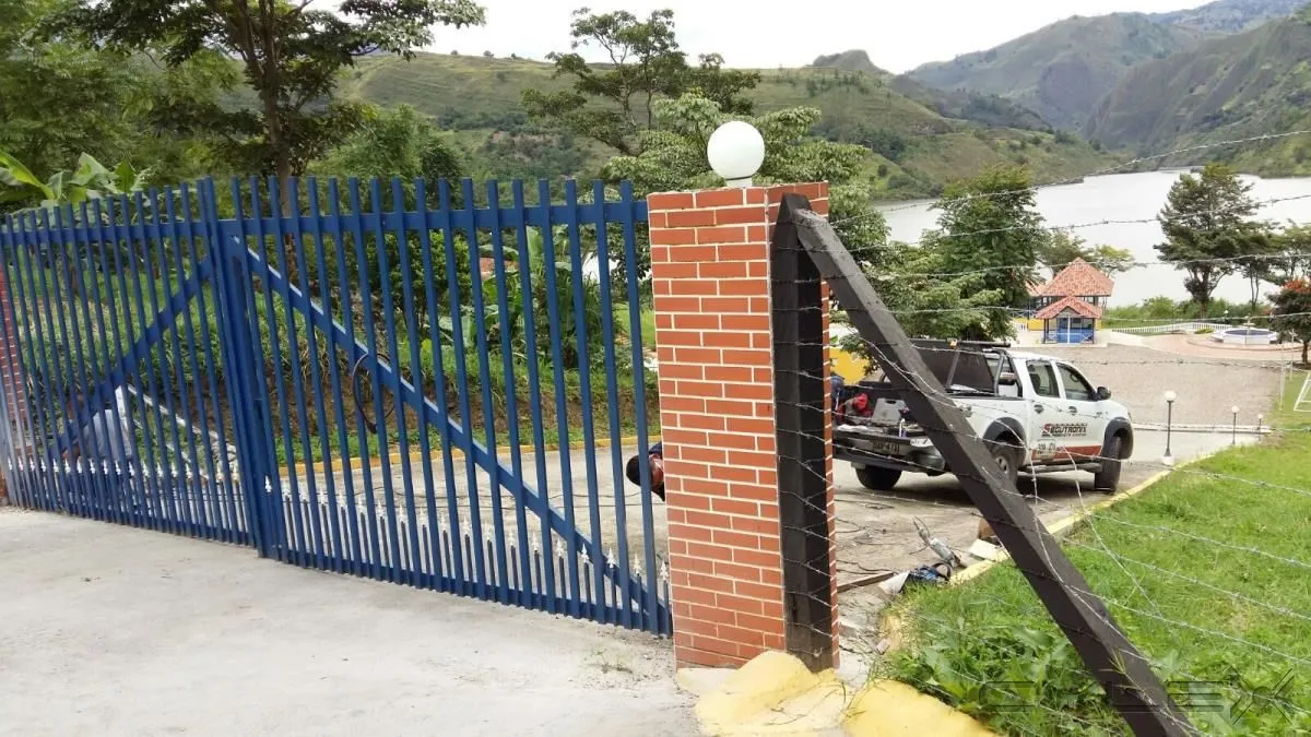 La imagen 18 de la Empresa SEGUTRONIX PUERTAS AUTOMATICAS