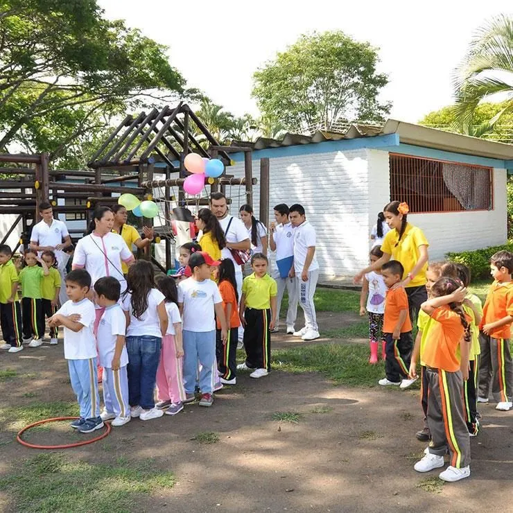 La imagen 5 de la Empresa LICEO DE LOS ANDES FUNED