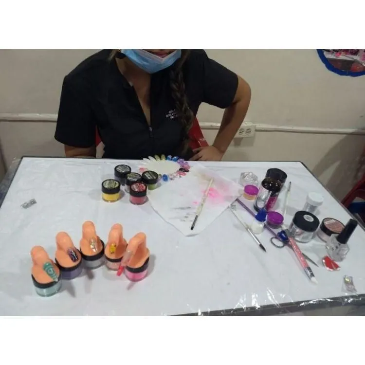 La imagen 6 de la Empresa ESCUELA TÉCNICA DE BELLEZA HOLLIDAYS