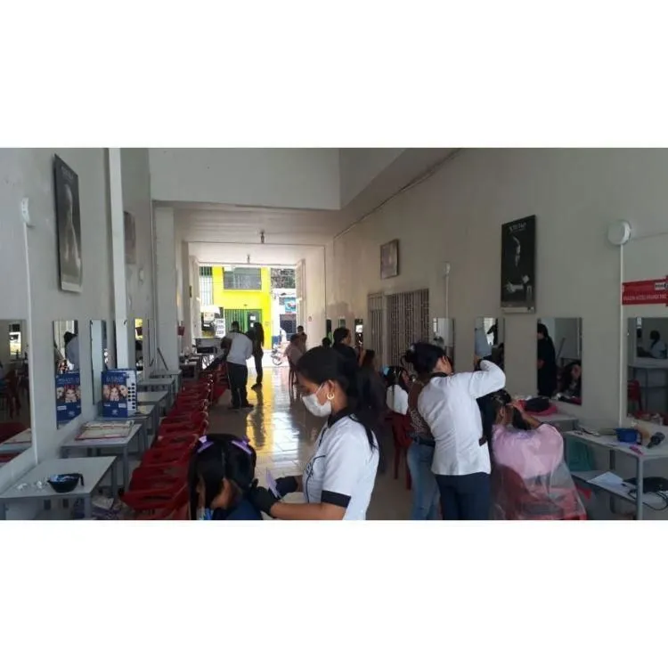 La imagen 7 de la Empresa ESCUELA TÉCNICA DE BELLEZA HOLLIDAYS