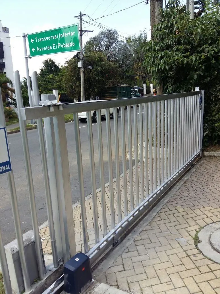 La imagen 4 de la Empresa SEGUTRONIX PUERTAS AUTOMATICAS