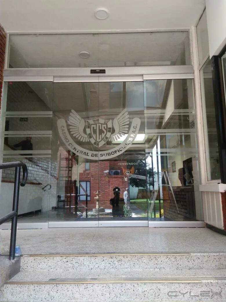 La imagen 14 de la Empresa SEGUTRONIX PUERTAS AUTOMATICAS