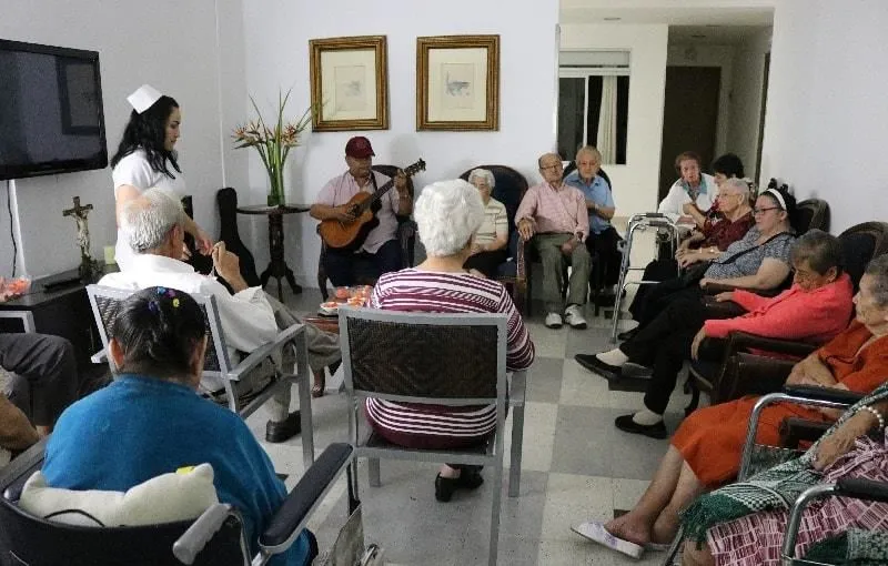 La imagen 3 de la Empresa HOGAR GERIÁTRICO AYER Y HOY