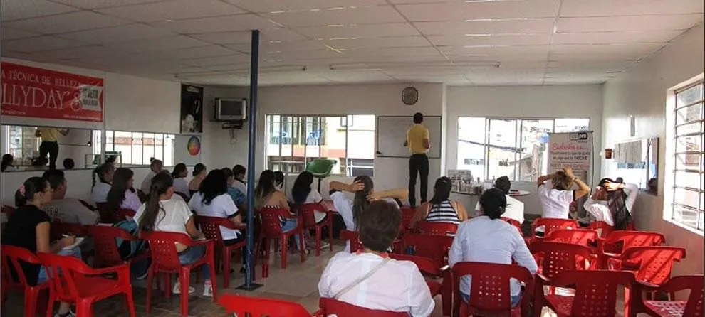 La imagen 8 de la Empresa ESCUELA TÉCNICA DE BELLEZA HOLLIDAYS
